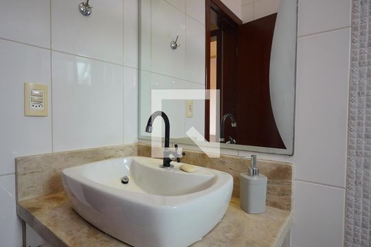Banheiro Corredor de casa para alugar com 3 quartos, 200m² em Ribeirão da Ilha, Florianópolis