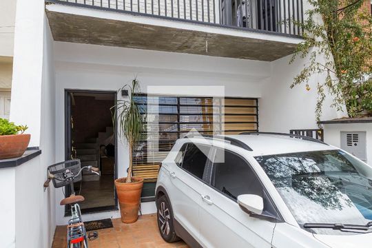 Fachada de casa de condomínio à venda com 2 quartos, 95m² em Vila Olímpia, São Paulo