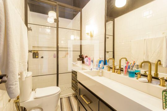 Banheiro da Suíte 1 de casa de condomínio à venda com 2 quartos, 95m² em Vila Olímpia, São Paulo