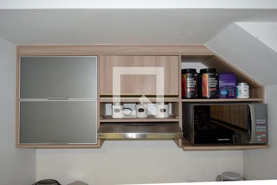 Cozinha de apartamento para alugar com 1 quarto, 75m² em Pinheiros, São Paulo
