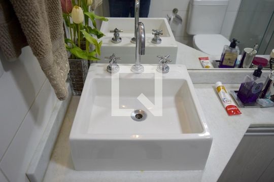 Banheiro da Suíte de apartamento para alugar com 1 quarto, 75m² em Pinheiros, São Paulo