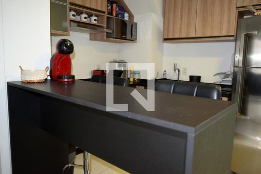 Cozinha de apartamento para alugar com 1 quarto, 75m² em Pinheiros, São Paulo