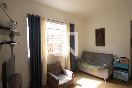 Casa à venda com 4 quartos, 255m² em Bortolândia, São Paulo
