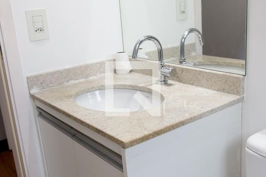 Banheiro da Suíte 2 de apartamento à venda com 2 quartos, 62m² em Continental, Osasco