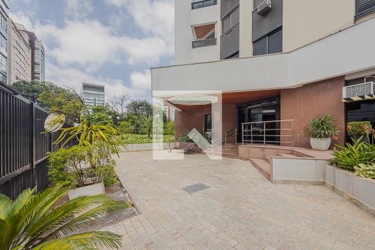 Entrada de apartamento para alugar com 2 quartos, 110m² em Pinheiros, São Paulo