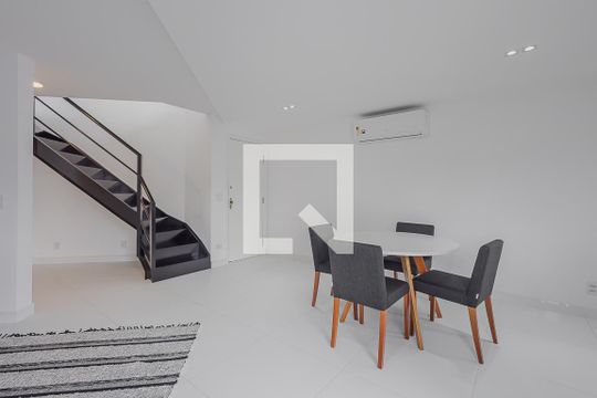 Sala de apartamento para alugar com 2 quartos, 110m² em Pinheiros, São Paulo