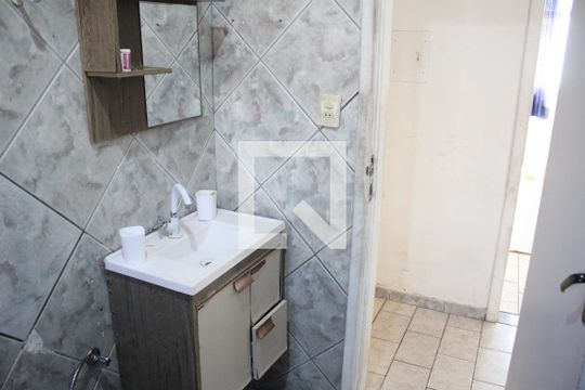 Banheiro de casa para alugar com 3 quartos, 358m² em Milionários, Belo Horizonte