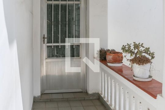 Entrada de casa à venda com 3 quartos, 150m² em Vila Ipojuca, São Paulo