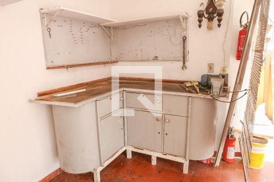 Garagem de casa à venda com 3 quartos, 150m² em Vila Ipojuca, São Paulo