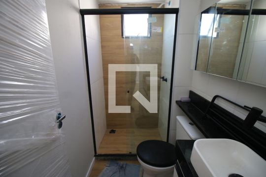 Banheiro de apartamento para alugar com 2 quartos, 42m² em Irajá, Rio de Janeiro