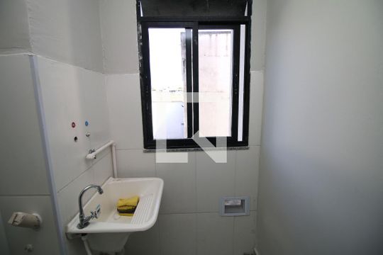Área de Serviço de apartamento para alugar com 2 quartos, 42m² em Irajá, Rio de Janeiro