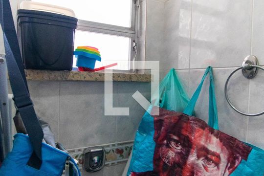 Banheiro de serviço de apartamento à venda com 4 quartos, 76m² em Icaraí, Niterói