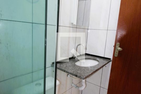 Banheiro de casa para alugar com 2 quartos, 65m² em Estoril, Belo Horizonte