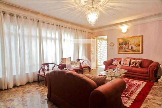 Casa à venda com 4 quartos, 250m² em Chora Menino, São Paulo