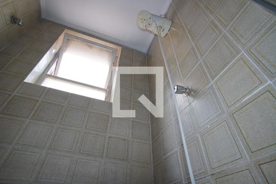Banheiro da Suíte de apartamento para alugar com 3 quartos, 122m² em São João, Porto Alegre