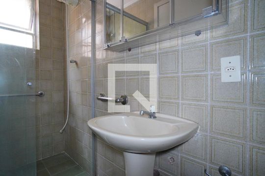 Banheiro da Suíte de apartamento para alugar com 3 quartos, 122m² em São João, Porto Alegre