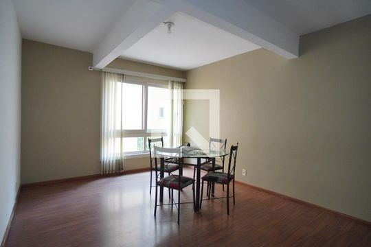 Sala de apartamento para alugar com 3 quartos, 122m² em São João, Porto Alegre