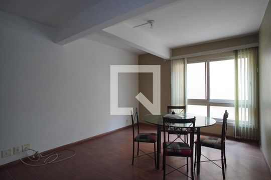 Sala de apartamento para alugar com 3 quartos, 122m² em São João, Porto Alegre