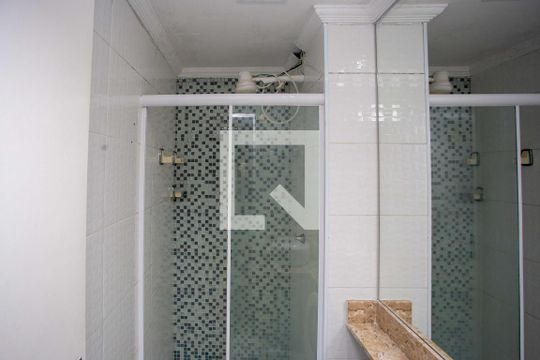 Banheiro de apartamento à venda com 2 quartos, 43m² em Canhema, Diadema