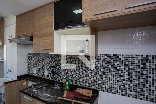 Cozinha de apartamento à venda com 2 quartos, 43m² em Canhema, Diadema
