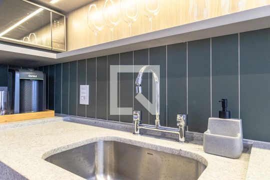 Cozinha de apartamento para alugar com 1 quarto, 45m² em Itaim Bibi, São Paulo
