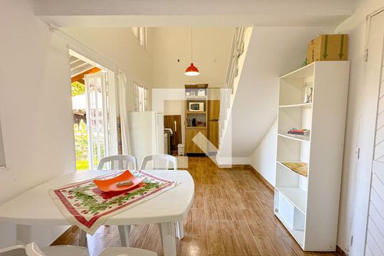 Sala de Jantar de casa para alugar com 1 quarto, 50m² em Ponta das Canas, Florianópolis