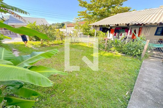 Jardim de casa para alugar com 1 quarto, 50m² em Ponta das Canas, Florianópolis