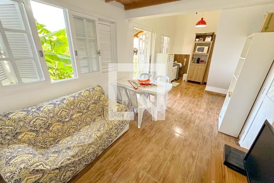 Sala de TV de casa para alugar com 1 quarto, 50m² em Ponta das Canas, Florianópolis