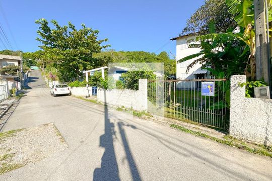 Vista da Rua de casa para alugar com 1 quarto, 50m² em Ponta das Canas, Florianópolis