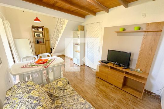 Sala de TV de casa para alugar com 1 quarto, 50m² em Ponta das Canas, Florianópolis