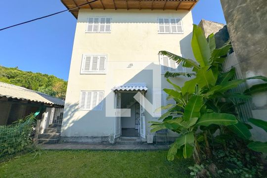 Fachada de casa para alugar com 1 quarto, 50m² em Ponta das Canas, Florianópolis