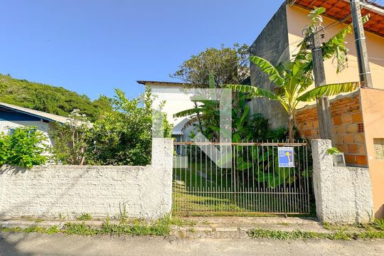 Fachada de casa para alugar com 1 quarto, 50m² em Ponta das Canas, Florianópolis