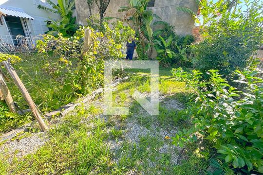 Garagem de casa para alugar com 1 quarto, 50m² em Ponta das Canas, Florianópolis