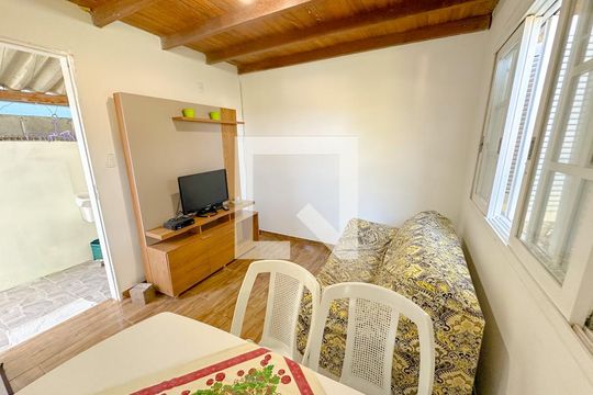 Sala de TV de casa para alugar com 1 quarto, 50m² em Ponta das Canas, Florianópolis