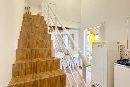 Escada de casa para alugar com 1 quarto, 50m² em Ponta das Canas, Florianópolis