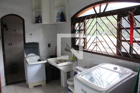 Lavanderia de casa para alugar com 5 quartos, 520m² em Granja Carolina, Cotia