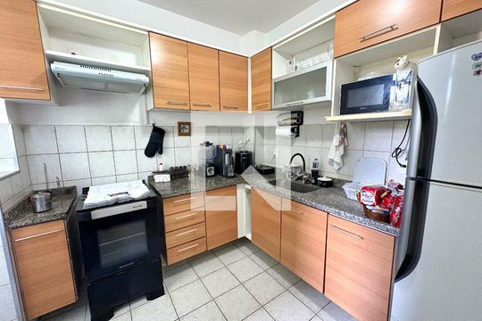 Cozinha de apartamento à venda com 2 quartos, 56m² em Jardim Samambaia, Jundiaí
