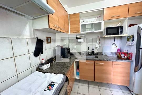 Cozinha de apartamento à venda com 2 quartos, 56m² em Jardim Samambaia, Jundiaí