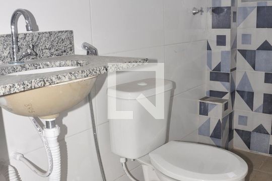 Banheiro Social de apartamento à venda com 2 quartos, 38m² em Vila Pereira Cerca, São Paulo