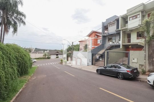Vista da Rua de casa à venda com 3 quartos, 218m² em Jardim America, São Leopoldo