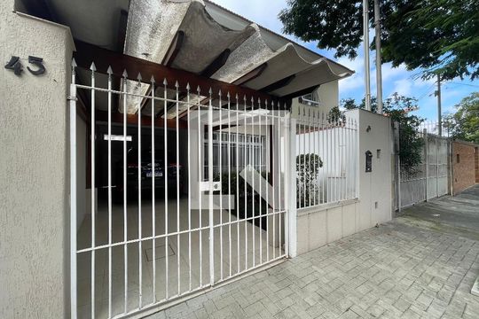 Fachada de casa à venda com 3 quartos, 200m² em Instituto de Previdencia, São Paulo