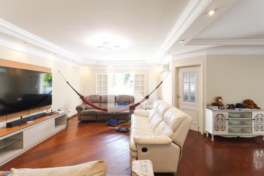 Casa para alugar com 4 quartos, 520m² em Vila Albertina, São Paulo