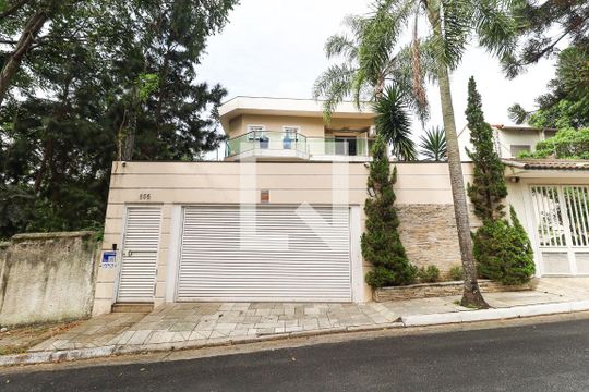 Fachada de casa para alugar com 4 quartos, 520m² em Vila Albertina, São Paulo