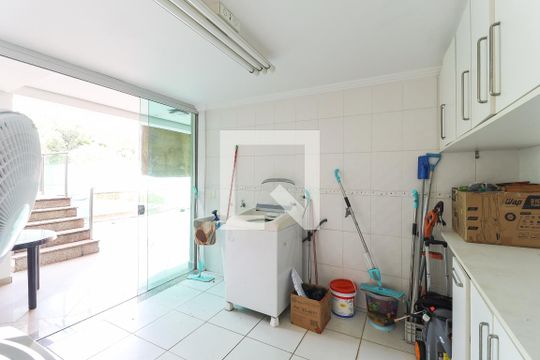Área de serviço de casa para alugar com 4 quartos, 520m² em Vila Albertina, São Paulo