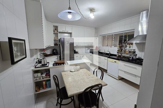 Cozinha de casa à venda com 3 quartos, 220m² em Jardim Umuarama, São Paulo