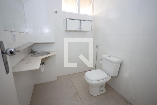 Banheiro Social de apartamento para alugar com 2 quartos, 60m² em Setor Bueno, Goiânia