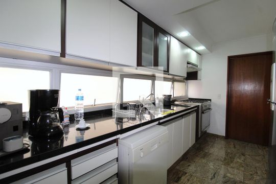 Cozinha de apartamento à venda com 4 quartos, 215m² em Indianópolis, São Paulo