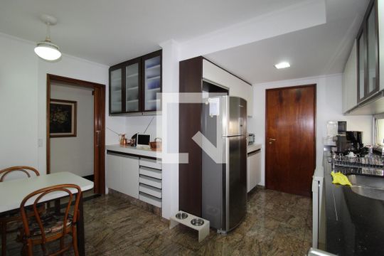 Cozinha de apartamento à venda com 4 quartos, 215m² em Indianópolis, São Paulo