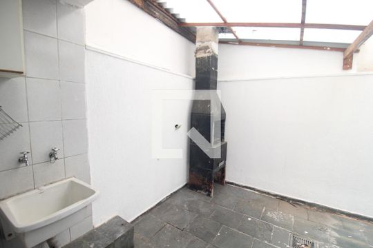 Área de Serviço de casa para alugar com 3 quartos, 165m² em Jardim Sonia, São Paulo