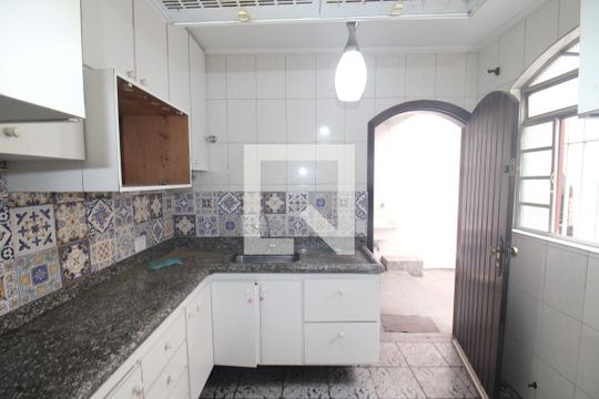 Cozinha de casa para alugar com 3 quartos, 165m² em Jardim Sonia, São Paulo